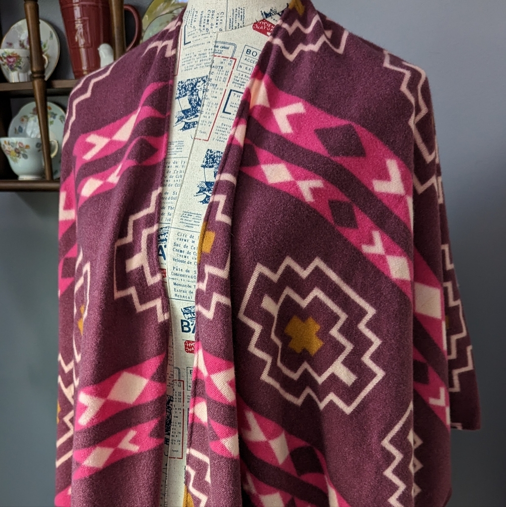 Aztec print poncho - Picture 2 of 6